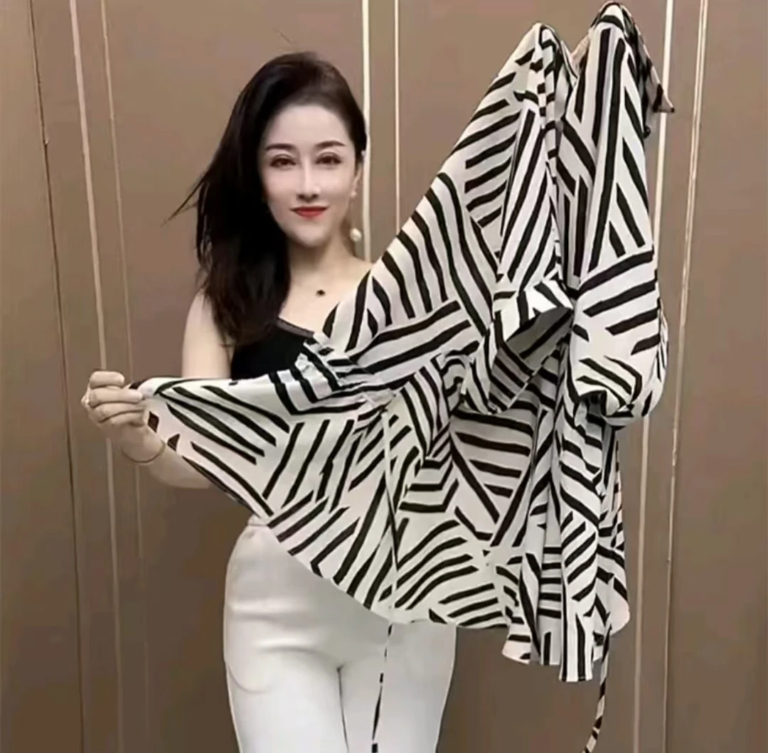 潮流时尚高档衬衣夏季新款不规则条纹休闲大码遮肉显瘦洋气小衬