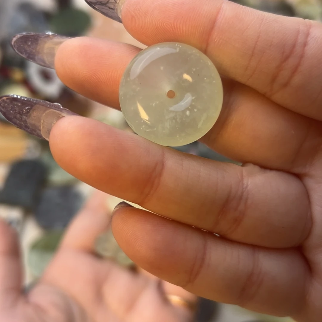 蛇纹石玉颈饰合金