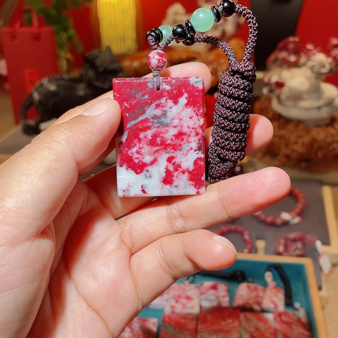 中***梦天然辰砂原矿无事牌49.2克