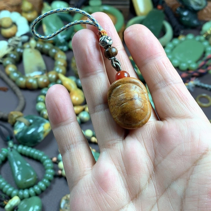 吊坠(赠链)未镶嵌岫岩河磨玉（透闪石质玉）