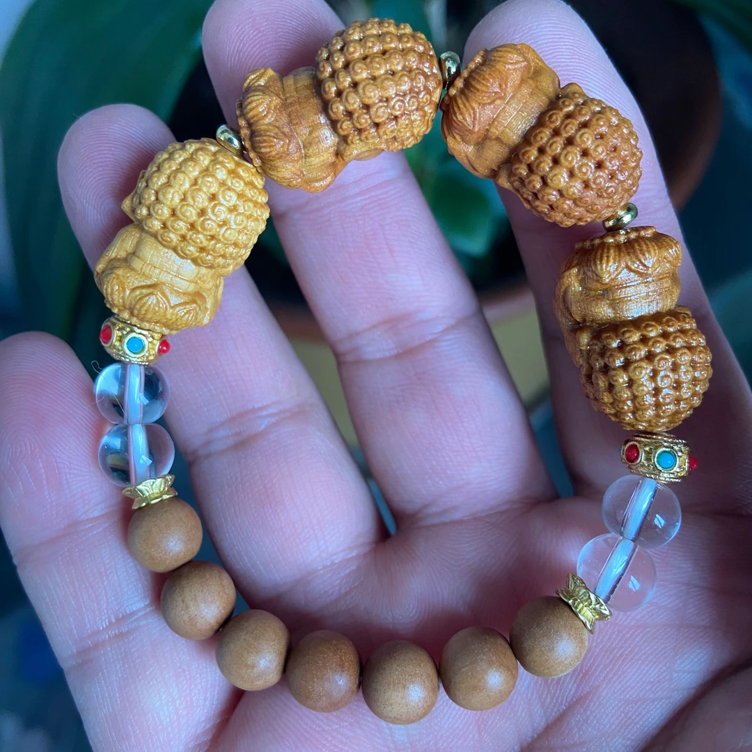 四不雕刻檀木设计款手串