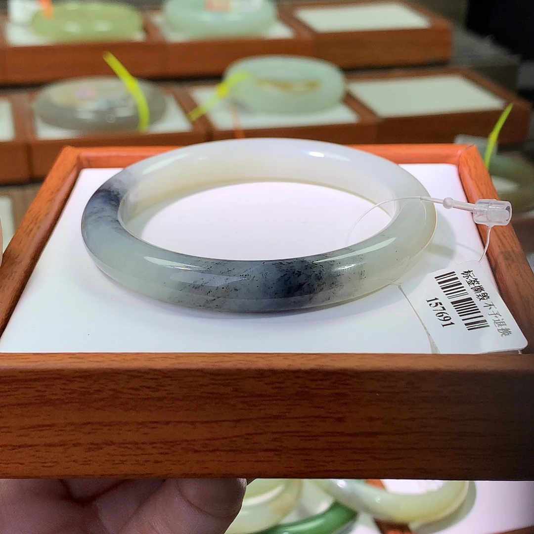 和田玉未镶嵌手镯54