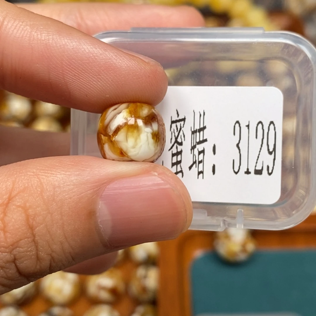沁色蜜蜡未镶嵌3129