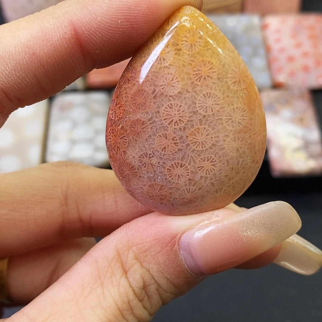 硅化玉颈饰合金吱*