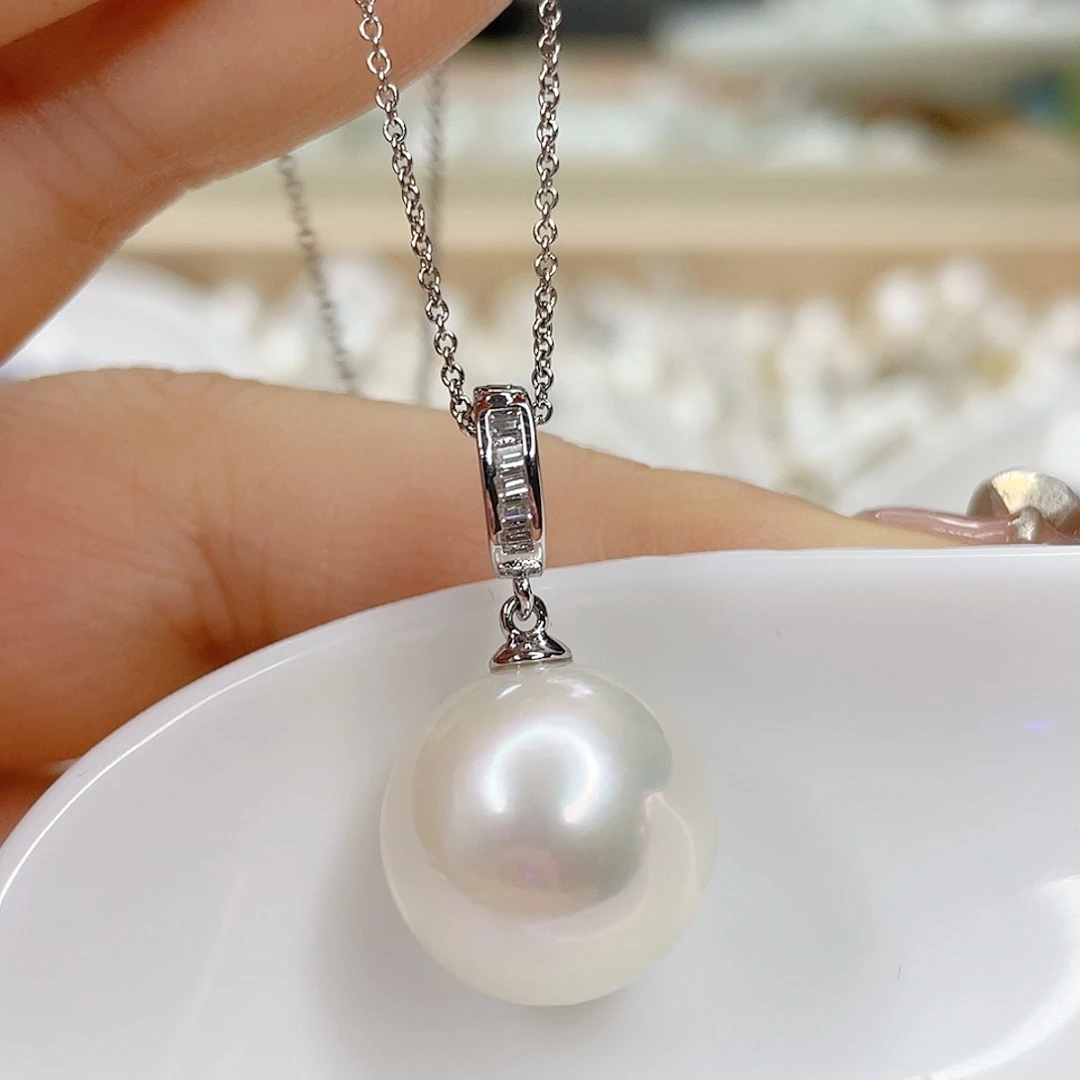淡水珍珠18K金镶嵌吊坠(赠链)