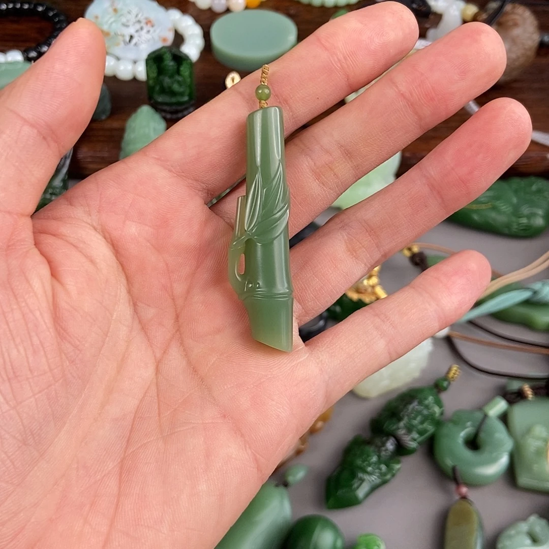 伊***神和田玉未镶嵌颈饰