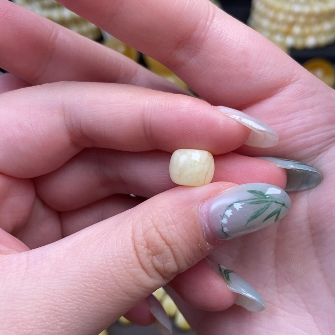 蜜蜡未镶嵌珠宝奇石