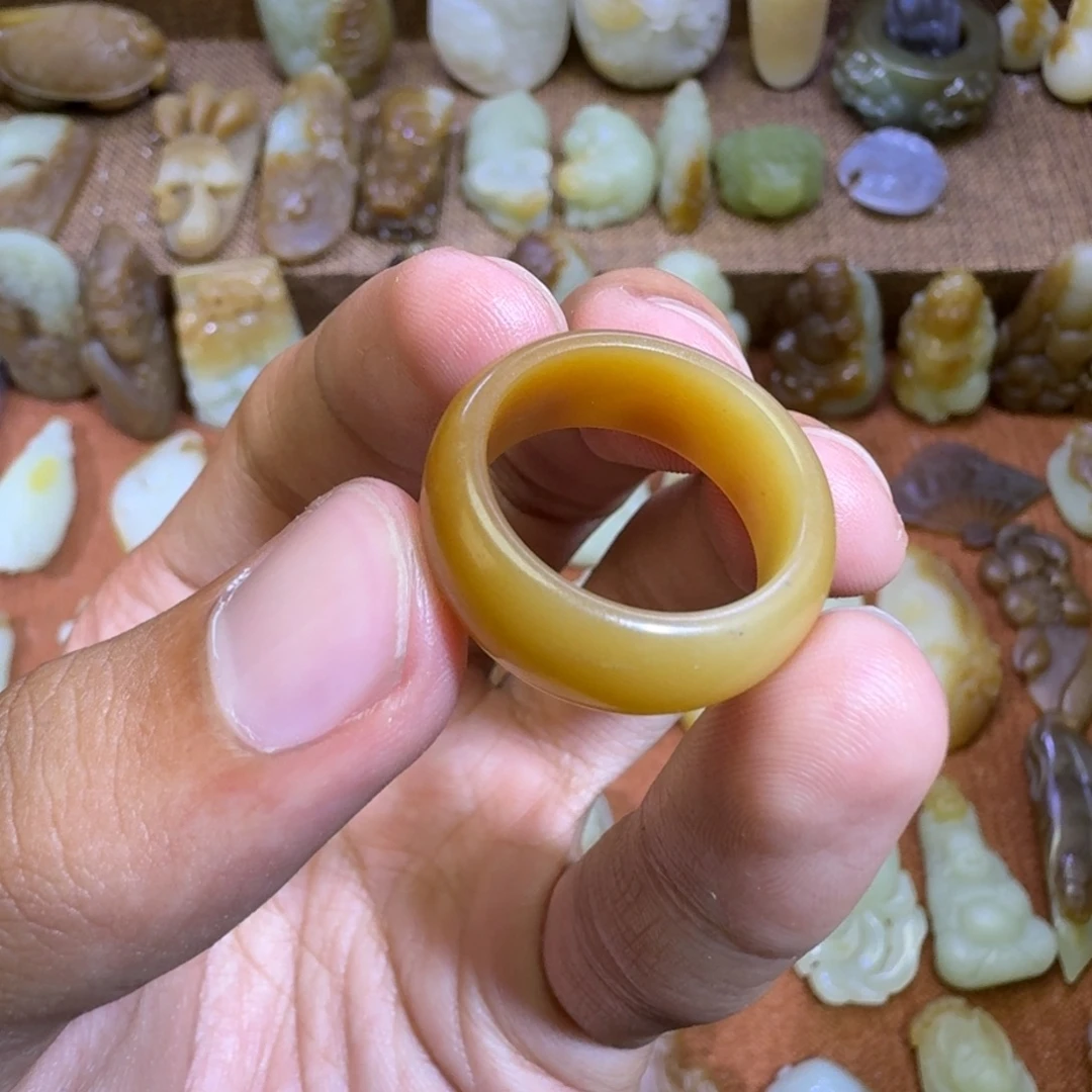越***好颈饰未镶嵌和田玉