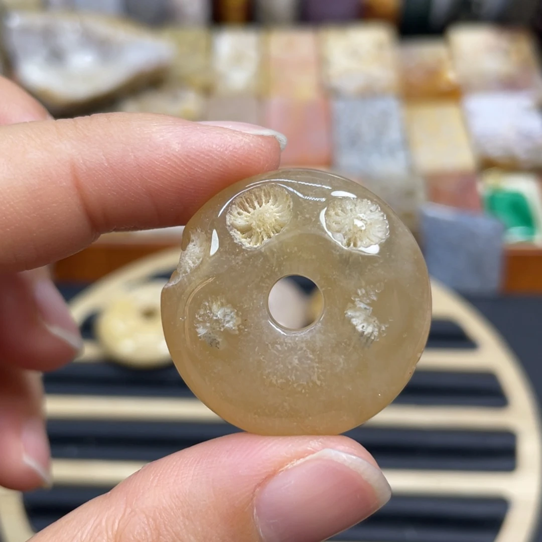 硅化玉未镶嵌颈饰k30