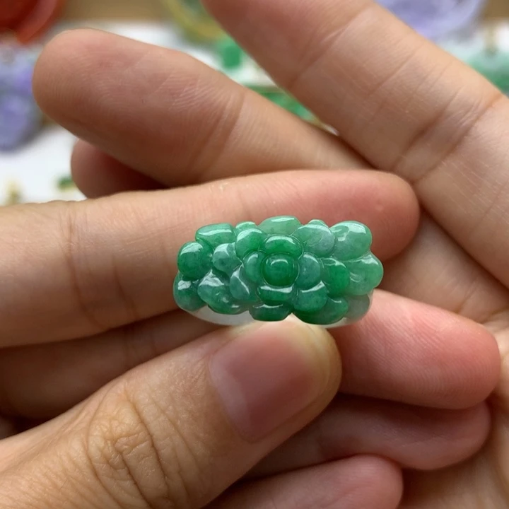 颈饰未镶嵌翡翠﹏****。翡翠