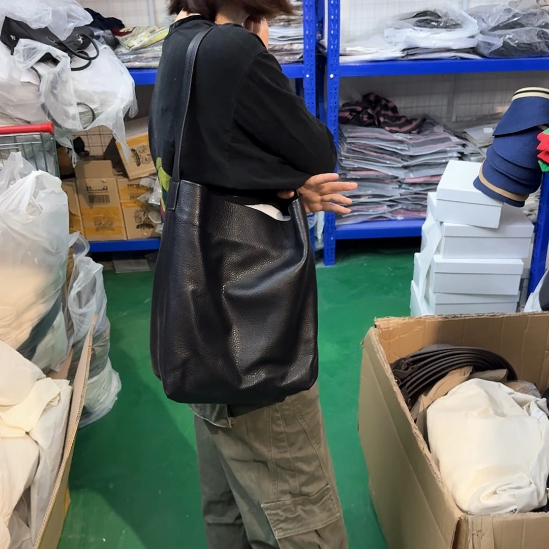 黑色水桶包……………zzzz
