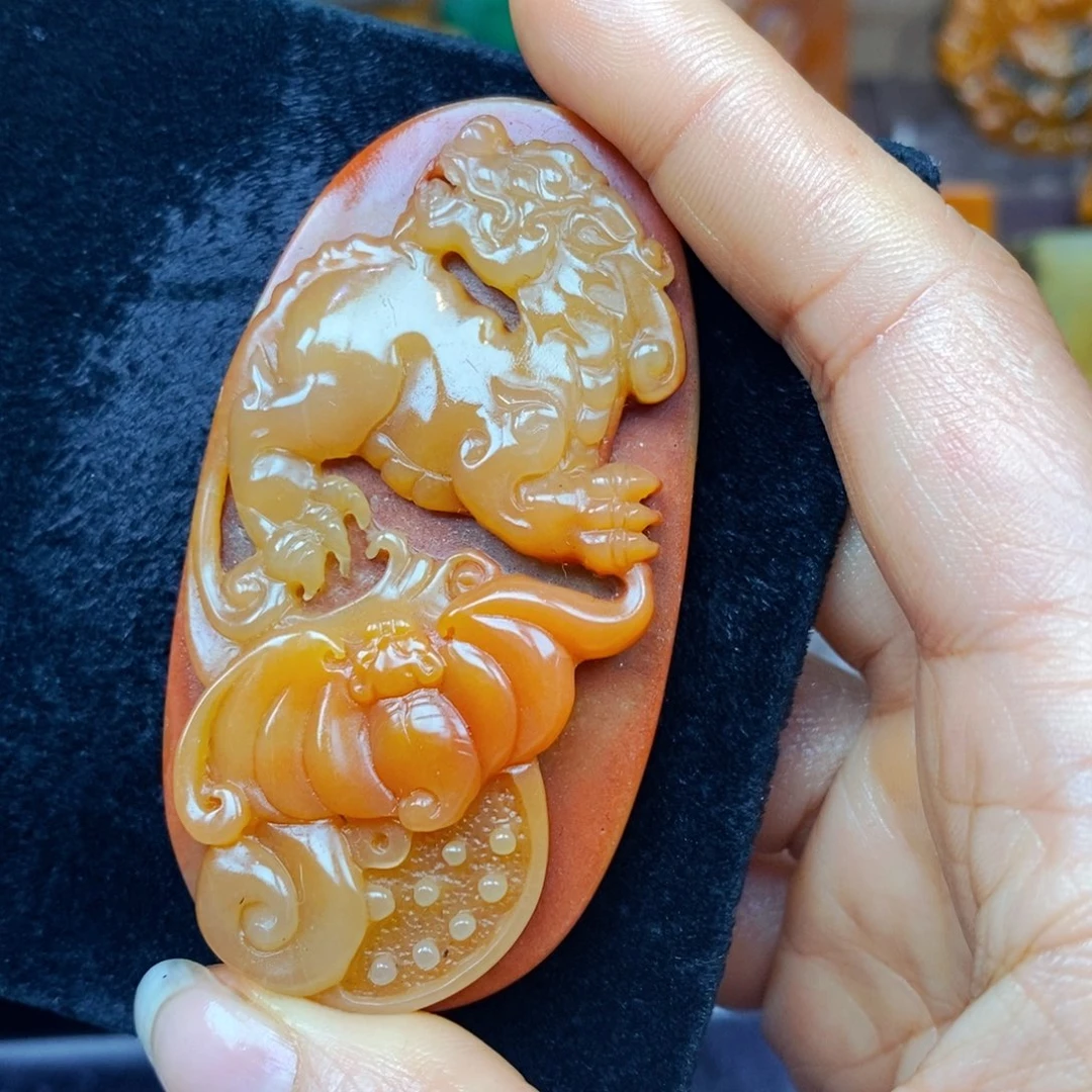 未镶嵌石英质玉（黄龙玉）颈饰