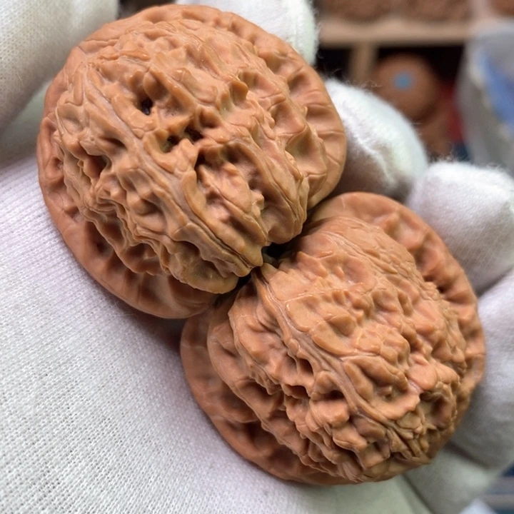 文玩核桃吊坠半*儿39全品货头山地红皮一比一三角白狮子