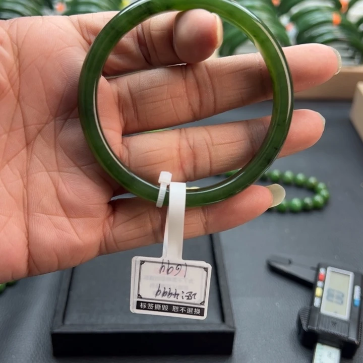 和田玉（碧玉）未镶嵌手镯