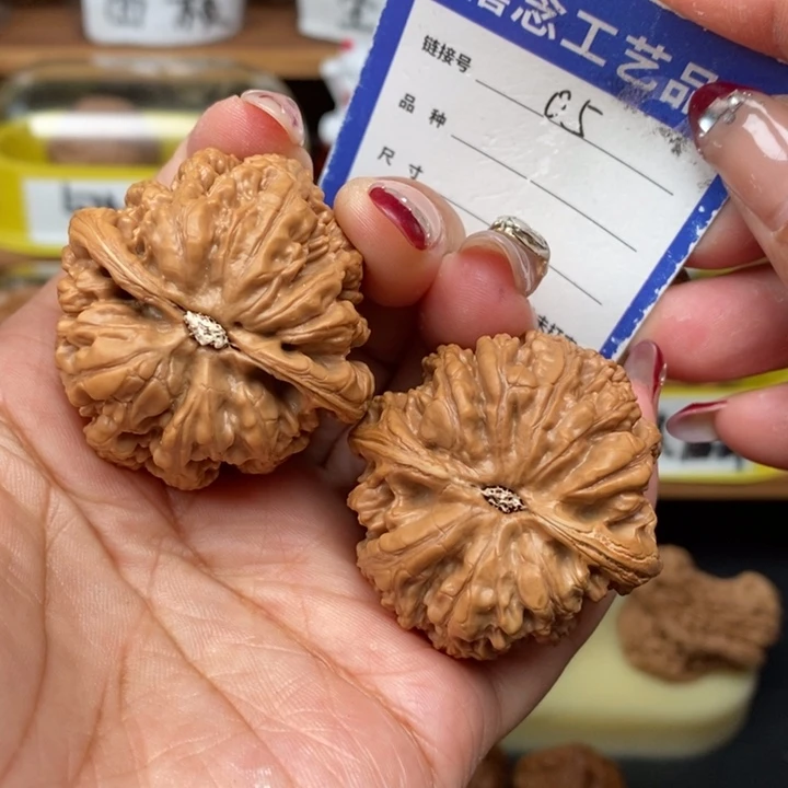 文玩核桃吊坠42粗筋