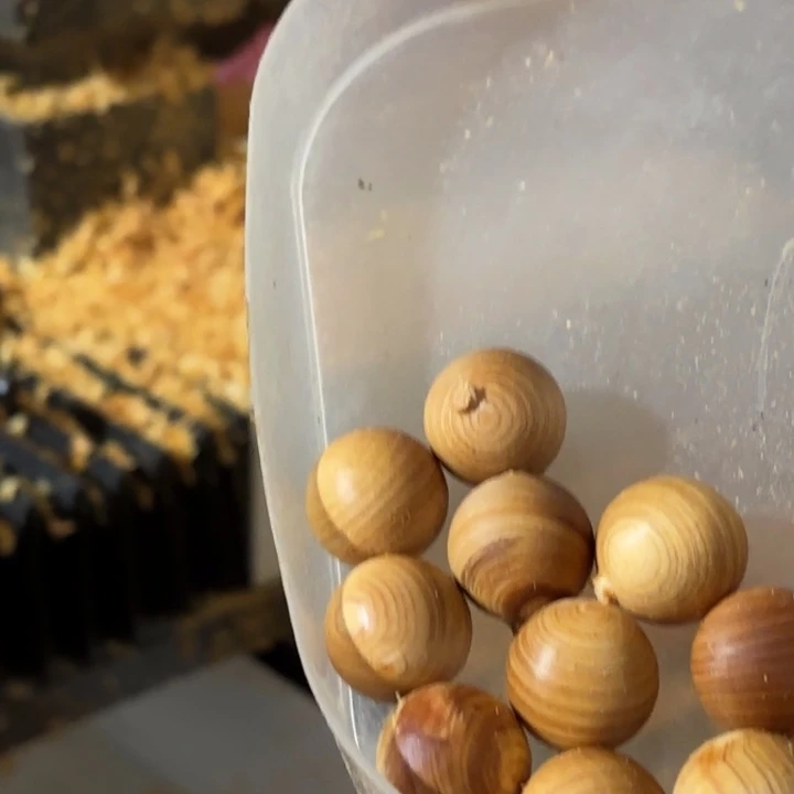 大***哥柏木黑油毛坯1.8手串