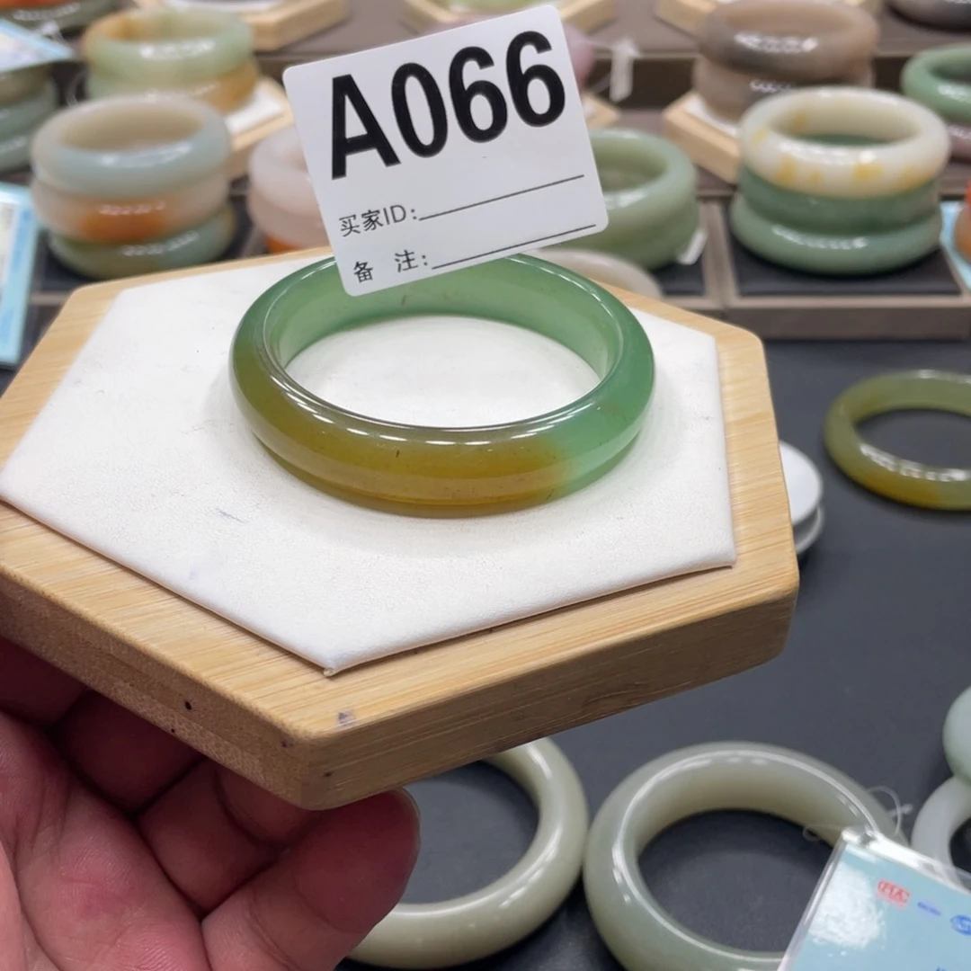 石英质玉手镯未镶嵌大**涵