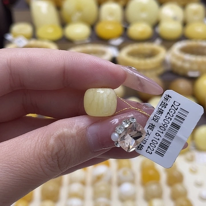 琥珀未镶嵌裸石11.8*10.0mm妖花老型瑕