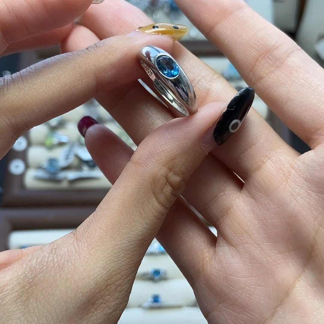 水晶戒指银S925镶嵌-****?伦敦蓝托帕泥鳅背