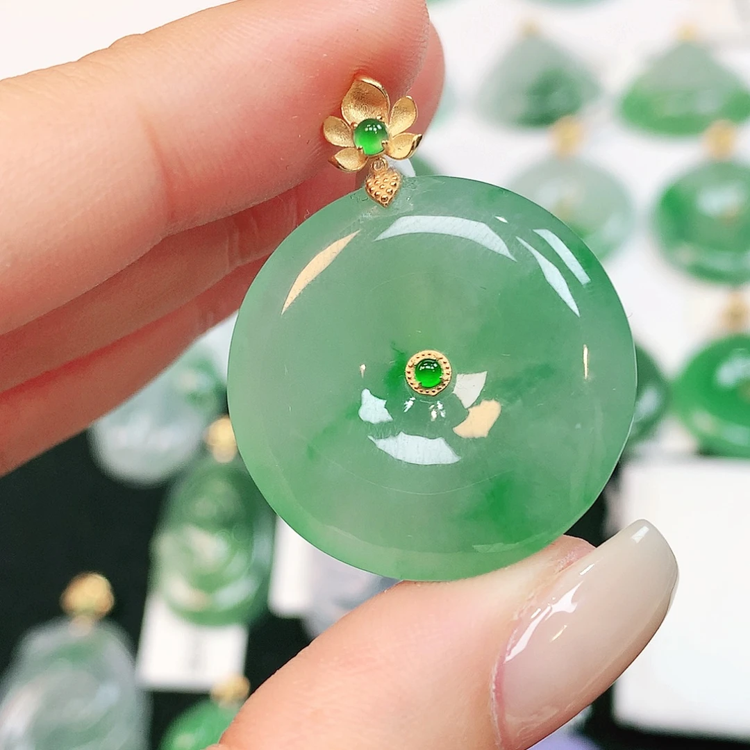 翡翠18K金镶嵌颈饰