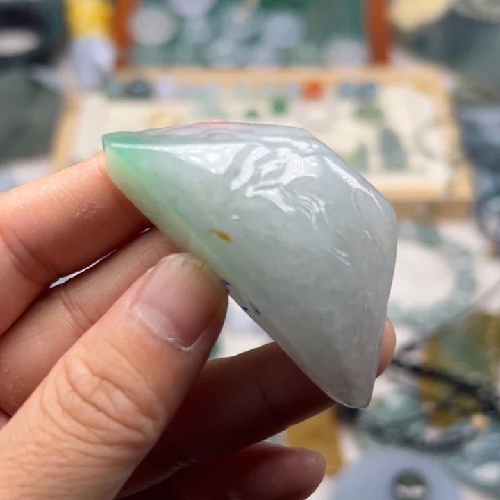 翡翠颈饰未镶嵌随行