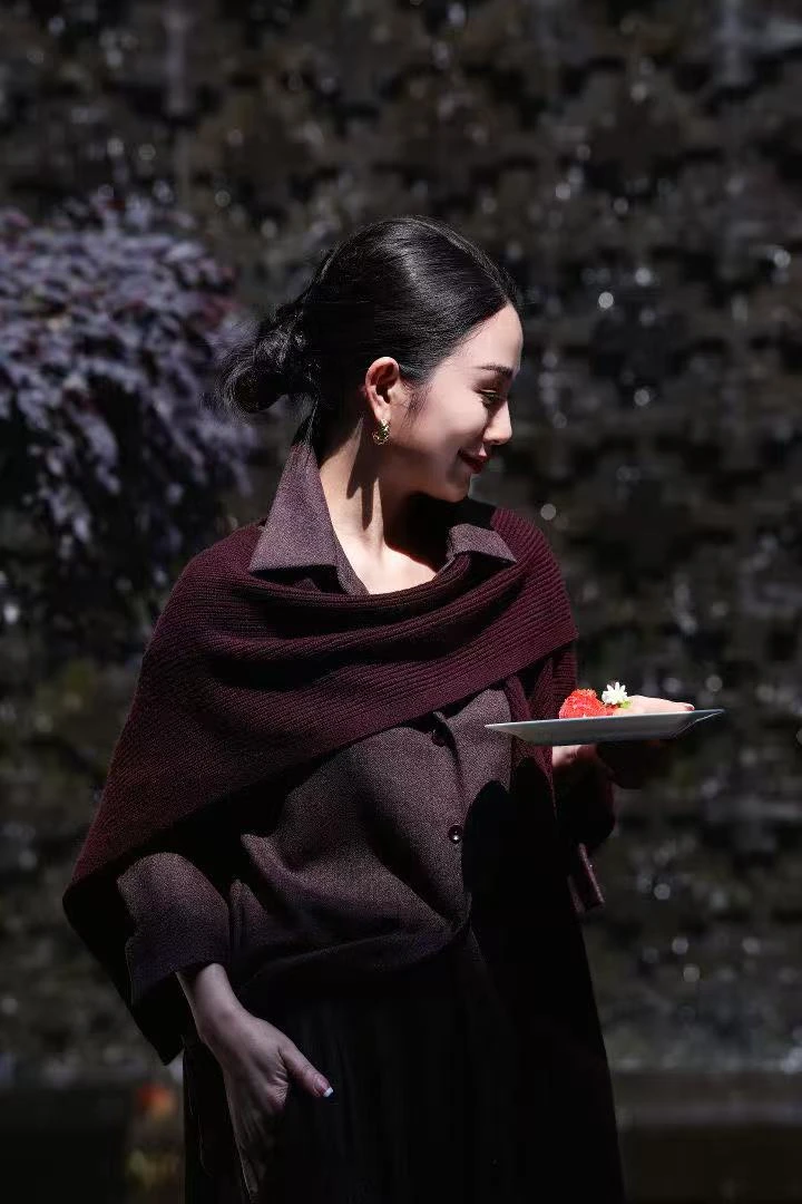 2025AW YIYI 抽条组织披肩围巾