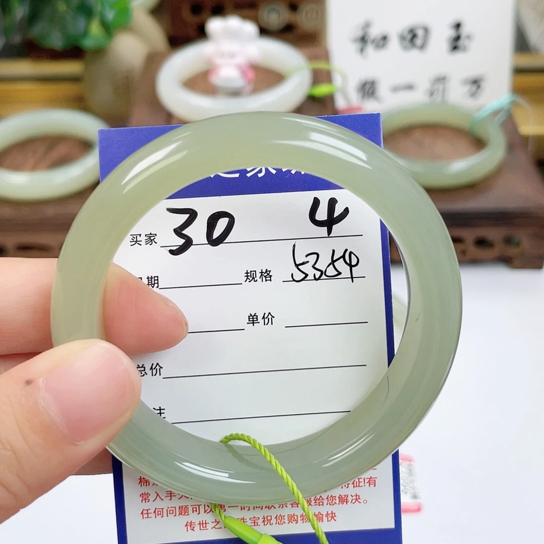 和田玉未镶嵌手镯