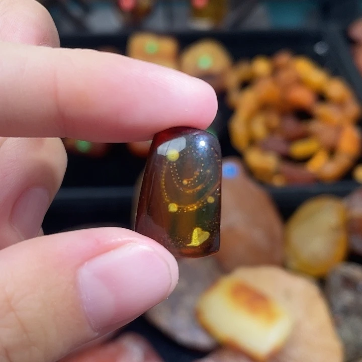 琥珀未镶嵌珠宝奇石