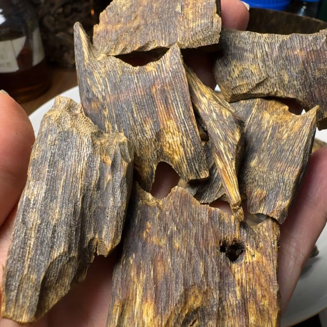 沉香沉香碎屑蓝宝石高油块料50g