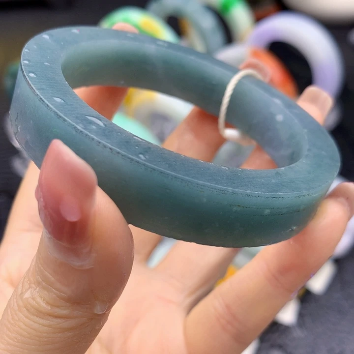 定制翡翠未镶嵌翡翠手镯