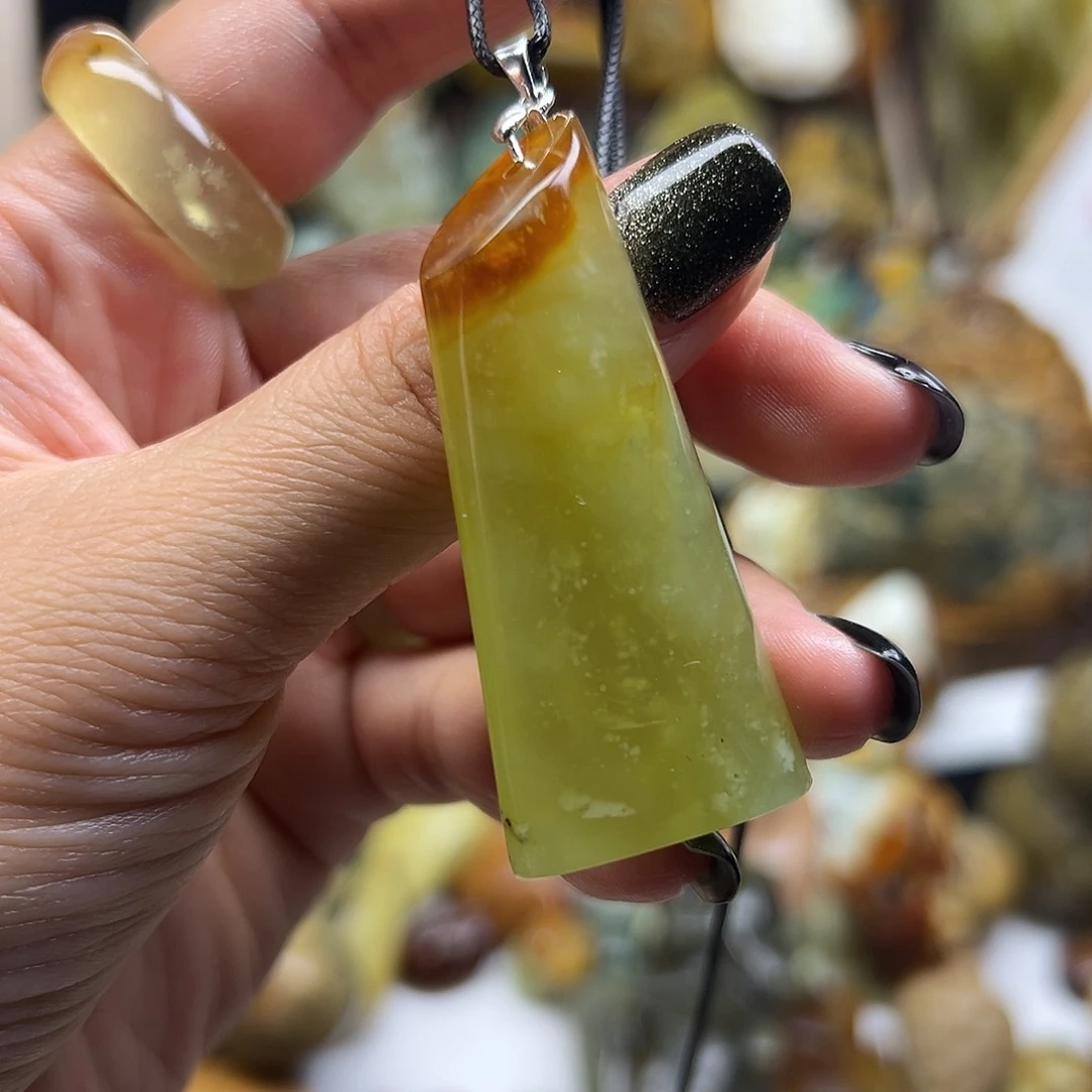 未镶嵌岫玉颈饰花玉鸿运当头