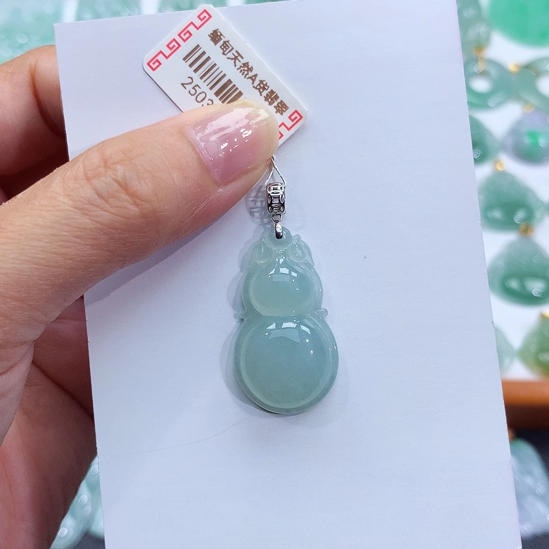 颈饰18K金镶嵌翡翠翡翠吊坠