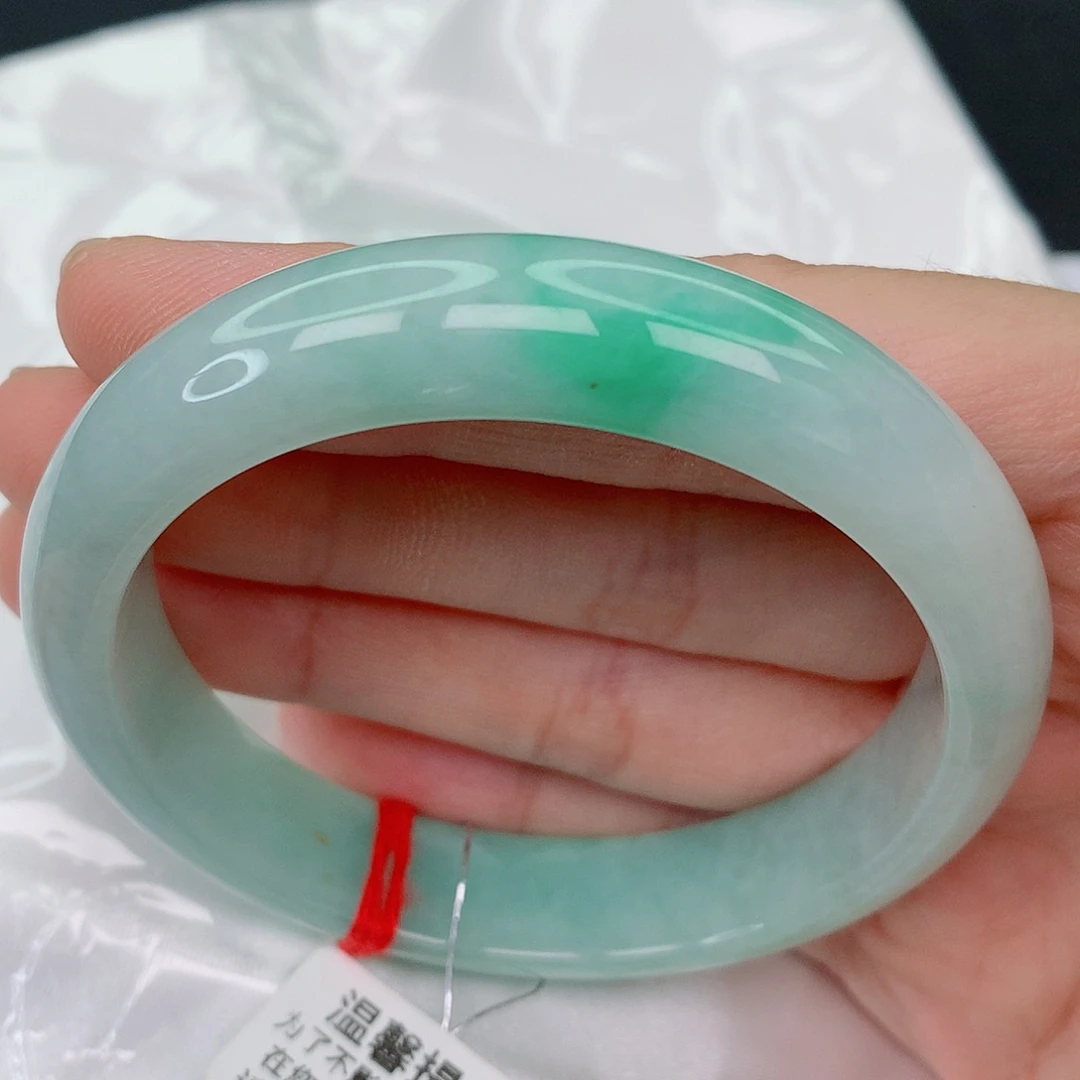 未镶嵌手镯翡翠55.2正圈，飘绿