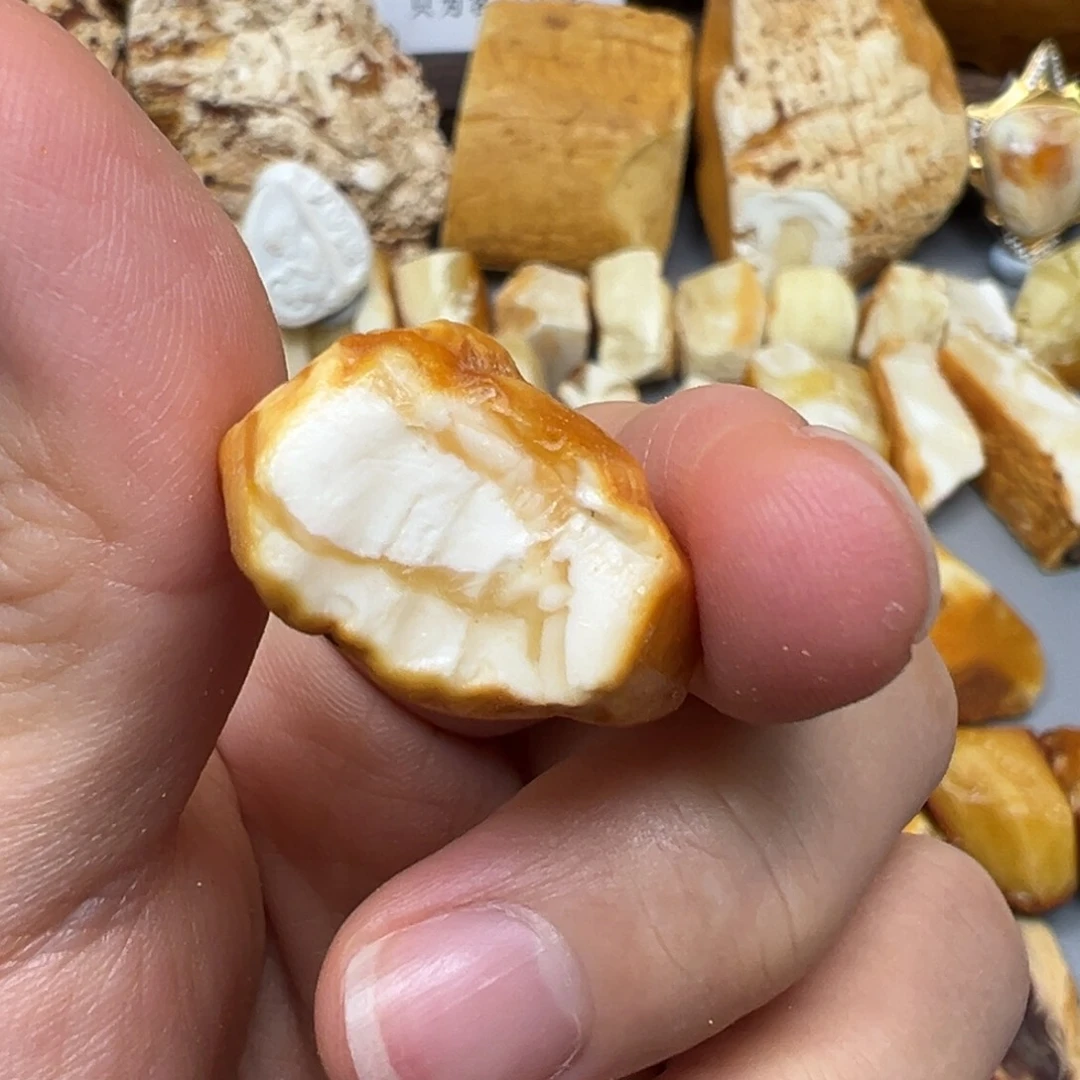 定制琥珀未镶嵌蜜蜡