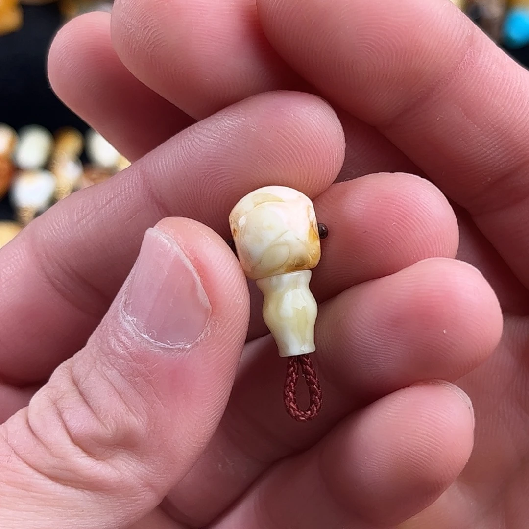 蜜蜡未镶嵌珠宝奇石