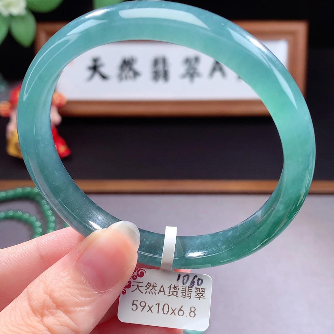 未镶嵌手镯（圆镯）翡翠