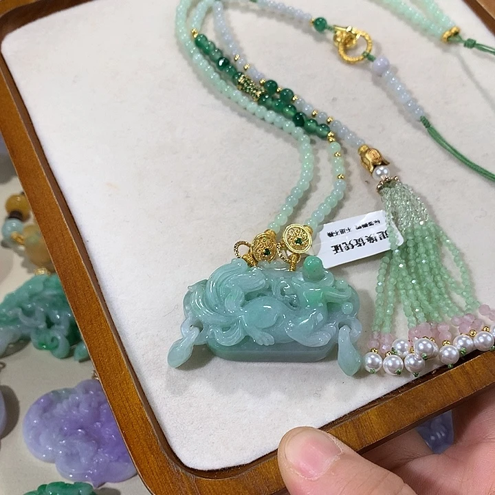 翡翠未镶嵌颈饰翡翠吊坠