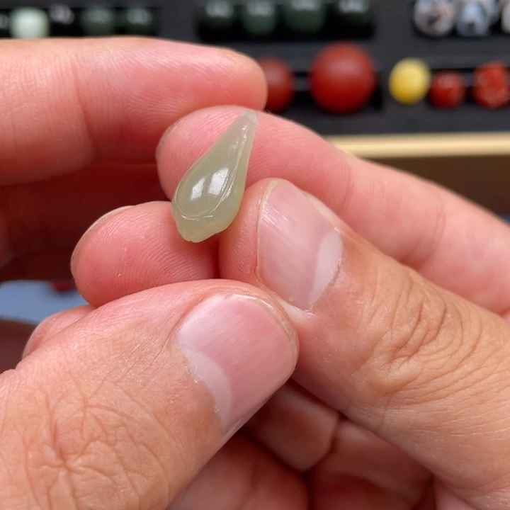 和田玉未镶嵌珠宝奇石