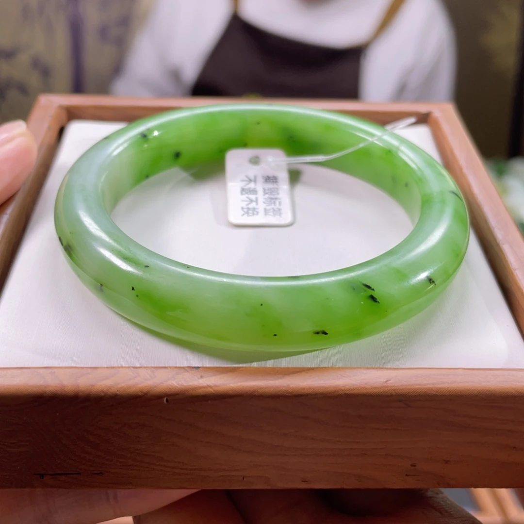 和田玉未镶嵌手镯57圈