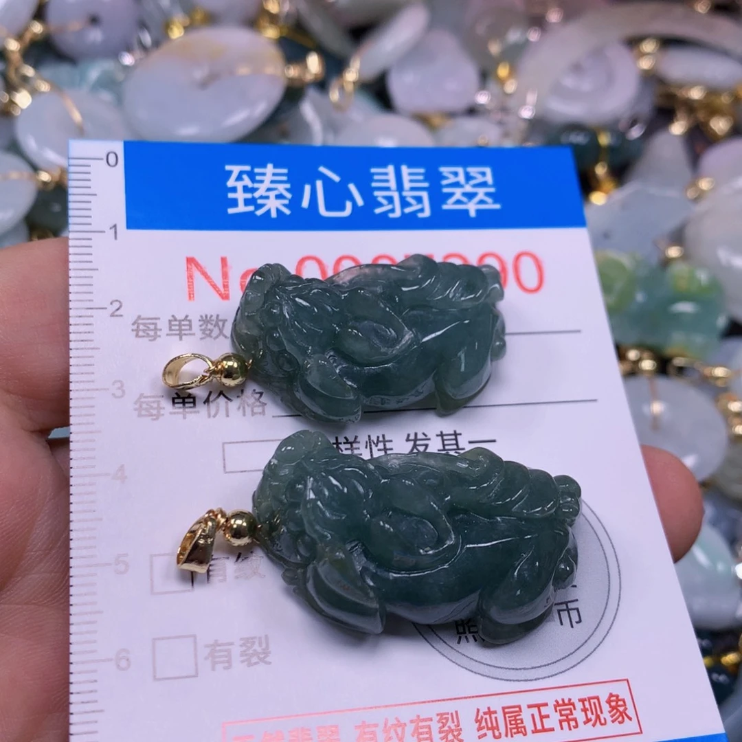 吊坠(不含链)未镶嵌翡翠
