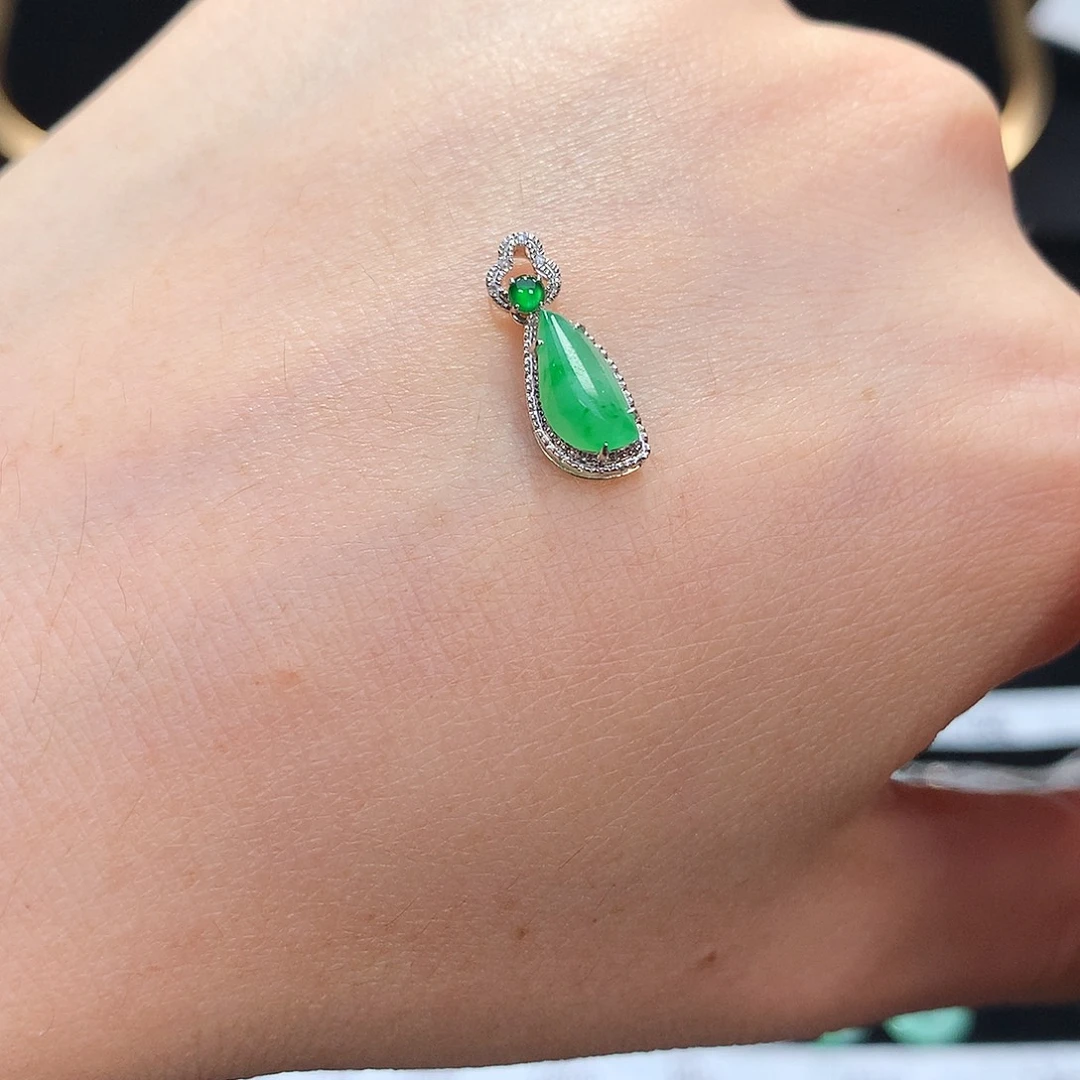 翡翠18K金镶嵌挂件天然缅甸翡翠Ａ货吊坠