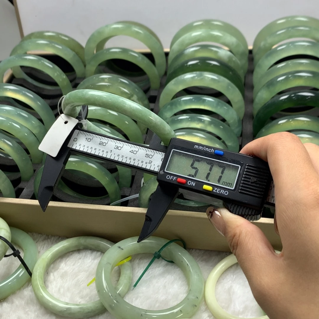 蛇纹石玉未镶嵌手镯159