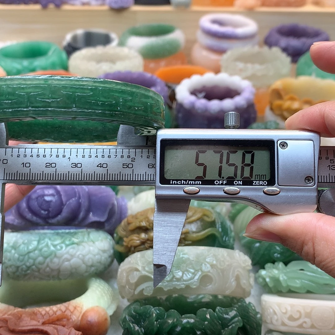 未镶嵌手镯石英质玉