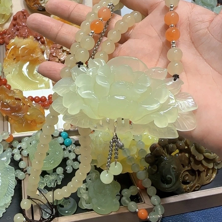 未镶嵌蛇纹石玉吊坠