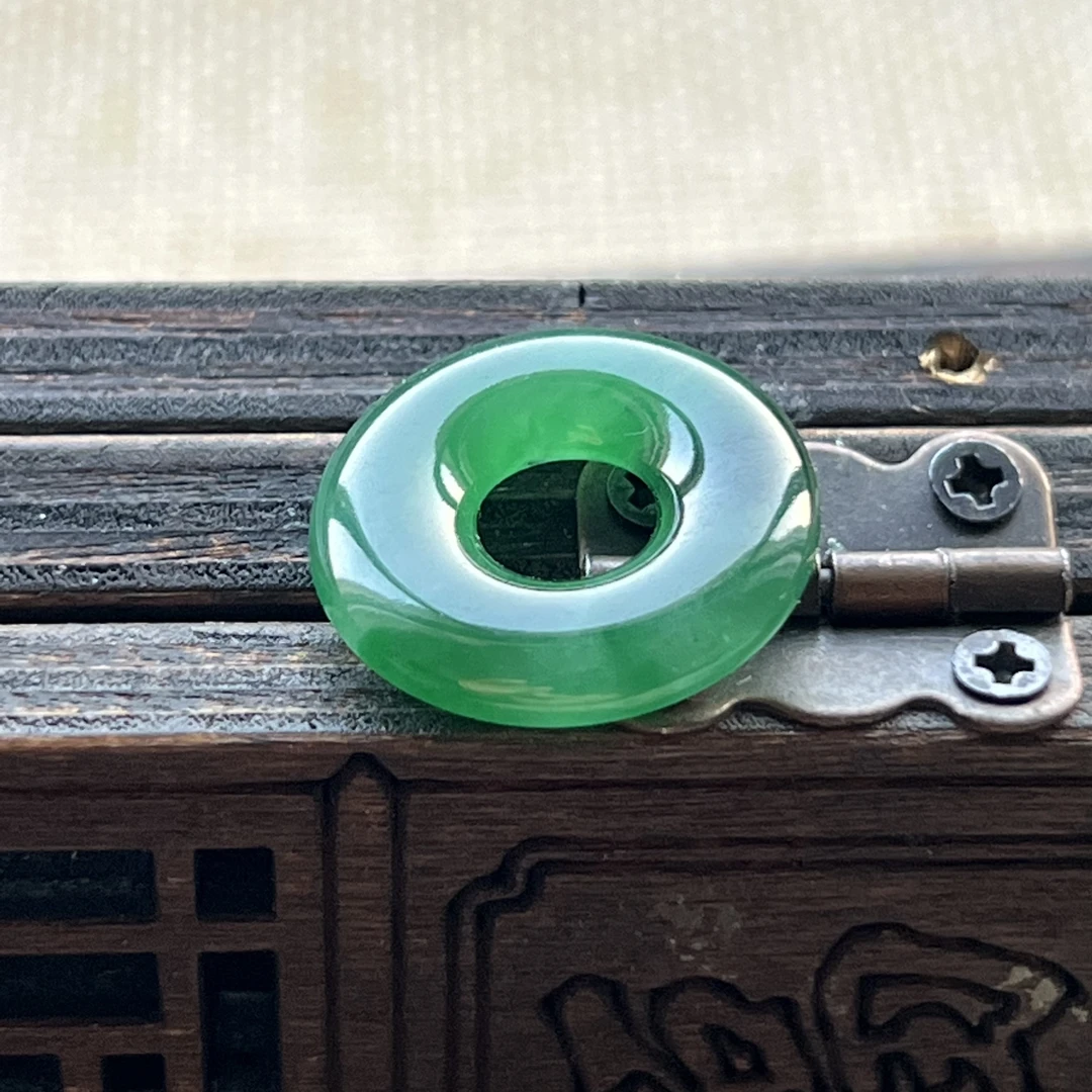 冰种辣色阳绿甜甜圈吊坠天然缅甸a货翡翠小平安环面包圈diy手绳