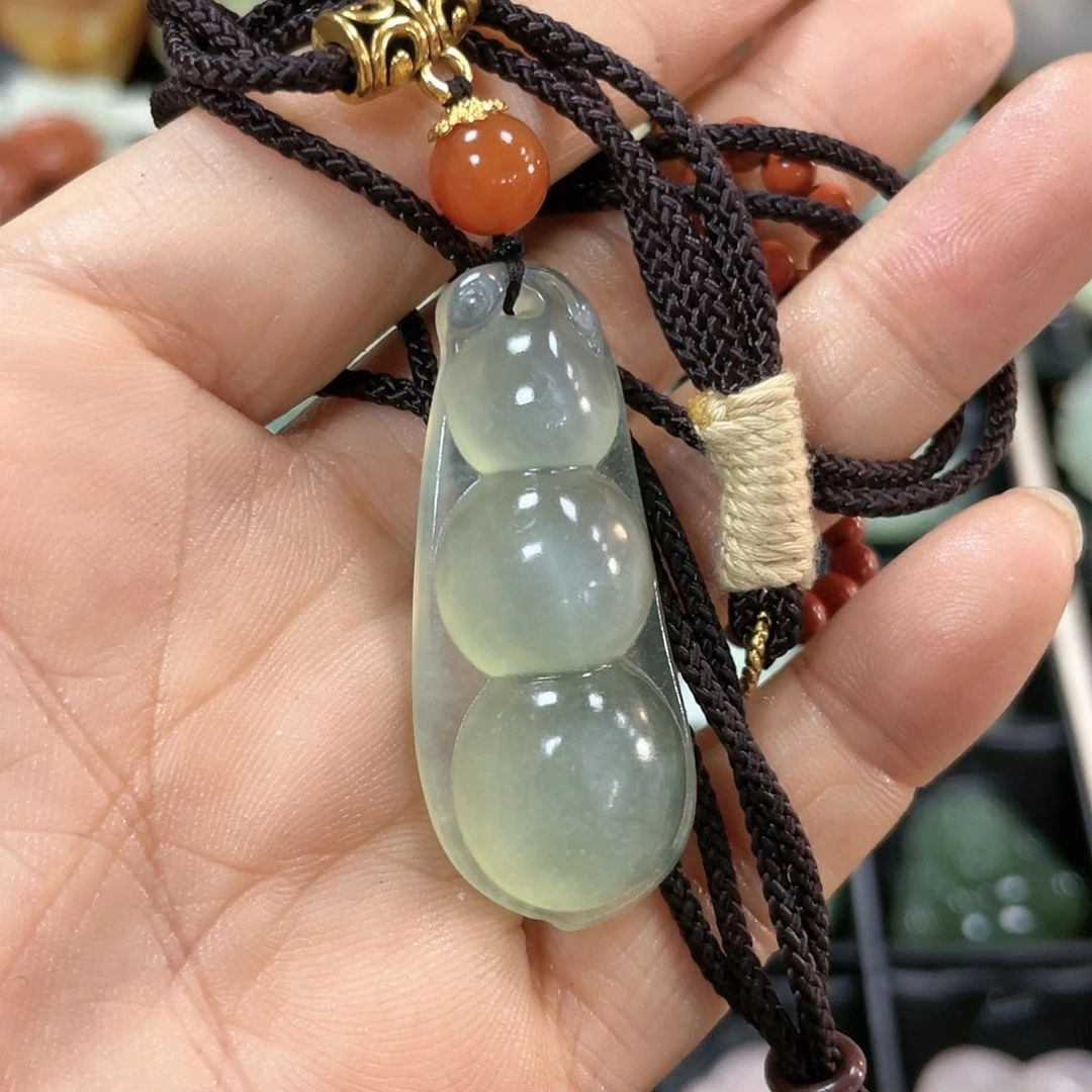 蛇纹石玉颈饰合金