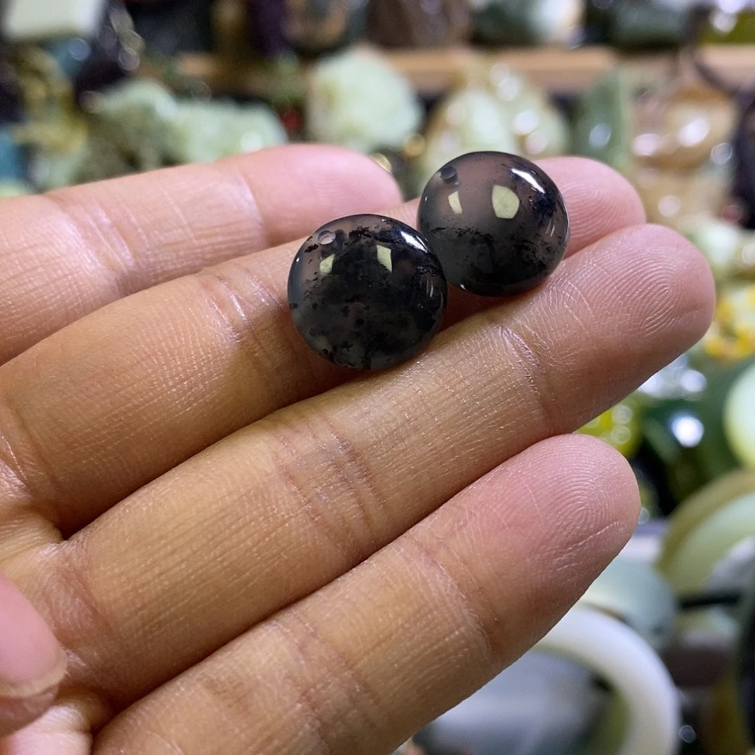 岫玉未镶嵌耳环一对