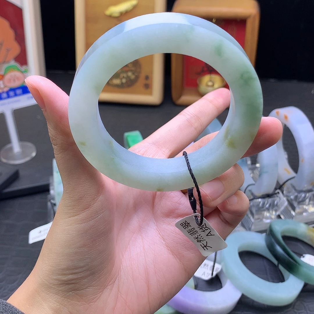 向***靖定制翡翠未镶嵌翡翠手镯