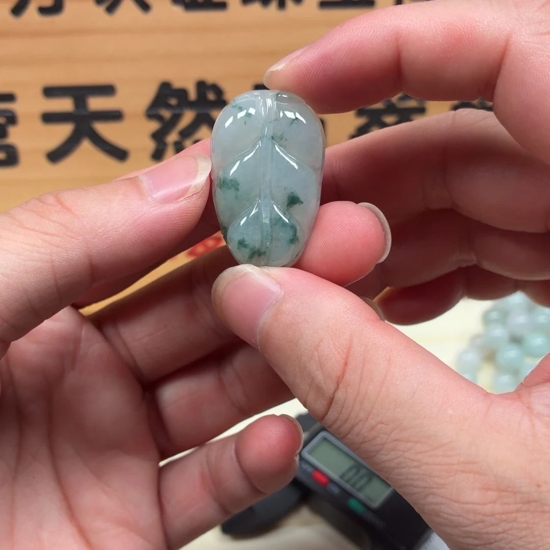 颈饰未镶嵌翡翠叶子