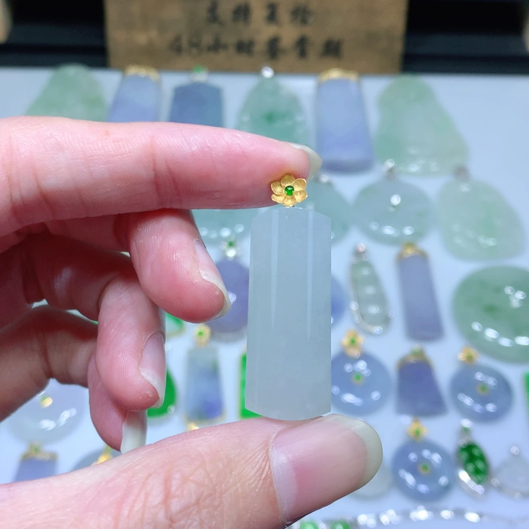 翡翠吊坠(不含链)18K金镶嵌